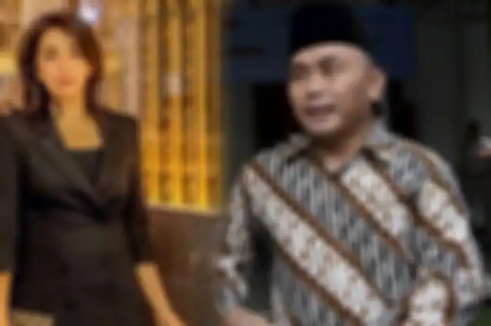 Ussy Sulistiawaty dan mantan suaminya, Sugianto Sabran yang juga Gubernur Kalimantan Tengah.  