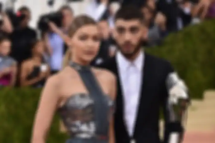 Model Gigi Hadid dan artis musik Zayn Malik menghadiri Costume Institute Gala (Met Gala) bertema Manus x Machina: Fashion In An Age Of Technology di Metropolitan Museum of Art, New York City, pada 2 Mei 2016.