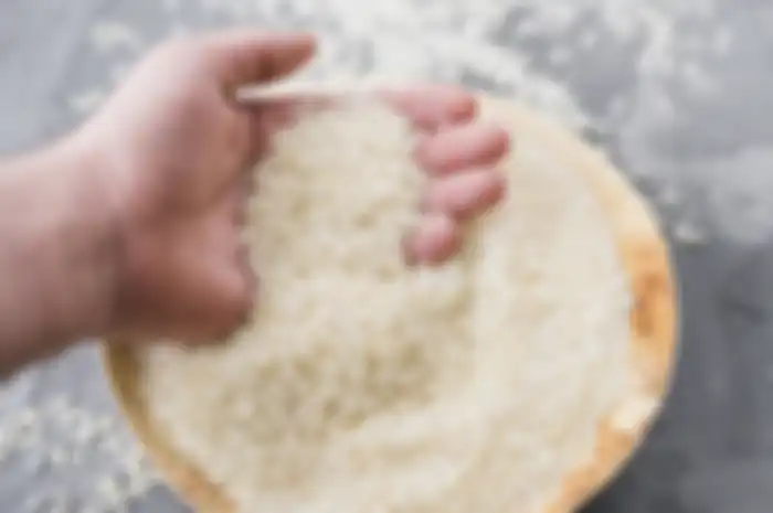 Sebelum mendapatkan manfaat dari nasi, ada baiknya kita mengenali ciri beras yang busuk.