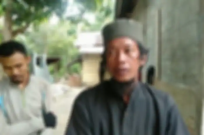 Pawang Buaya Bergulat Hingga Menangkap Dua Ekor Buaya Raksasa di Mateng