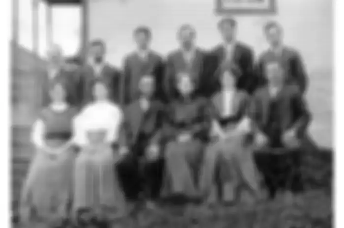 Mengapa orang zaman dulu jarang pamer senyum saat difoto?