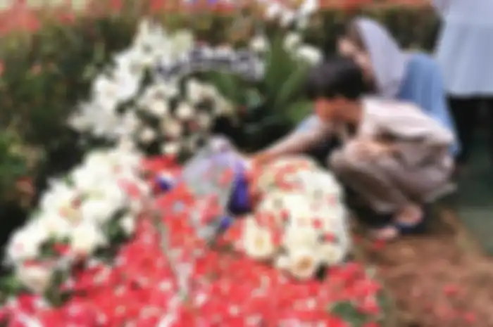 BCL dan Noah sedang ziarah ke makam Ashraf Sinclair (19/02/2020) 