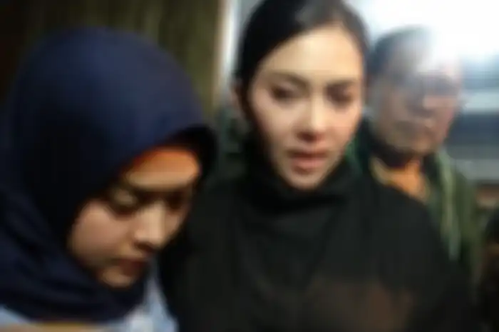 Penyanyi Syahrir di rumah duka keluarga Bunga Citra Lestari di kawasan Pejaten Barat, Jakarta Selatan, Rabu (19/2/2020).
