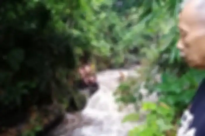 Evakuasi siswa SMP Negeri di Turi Sleman yang hanyut terbawa arus Sungai Sempor, Dukuh Donokerto Turi, Jumat (21/2/2020)