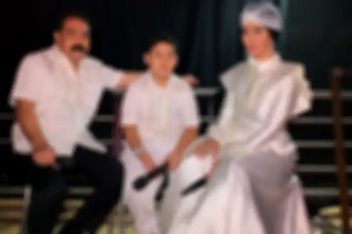 Inul bersama Adam Suseno dan putra semata wayangnya