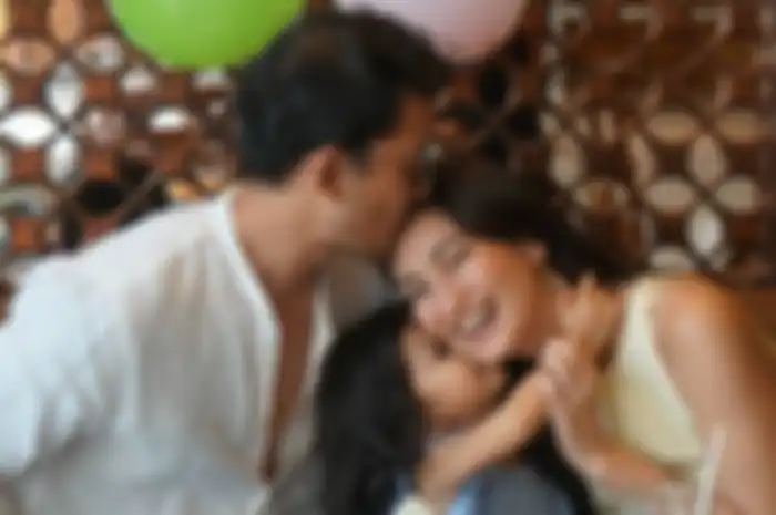 Rio Dewanto, Atiqah Hasiholan , dan Salma