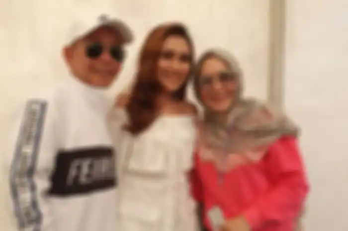 Ayu Ting Ting dan kedua orang tuanya