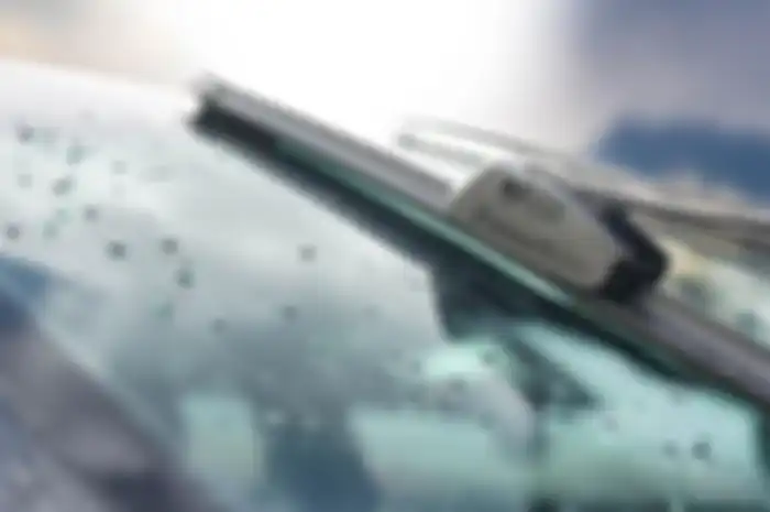 Bekas Air Hujan Jangan Dibiarkan Lama Menempel di Kaca Mobil