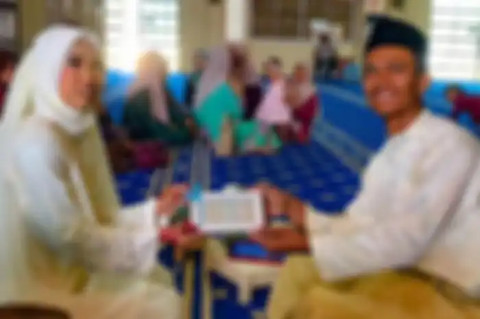 Foto Pernikahan Zuraiha dan Suaminya .