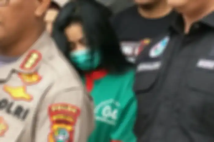 Vitalia Sesha (baju hijau) dalam jumpa pers kasus narkobanya di Polres Metro Jakarta Barat, Kamis (26/2/2020).