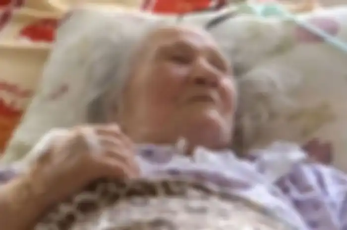 Ksenia Didukh, nenek 83 tahun asal Ukraina yang hidup kembali 10 jam setelah dinyatakan meninggal dunia.