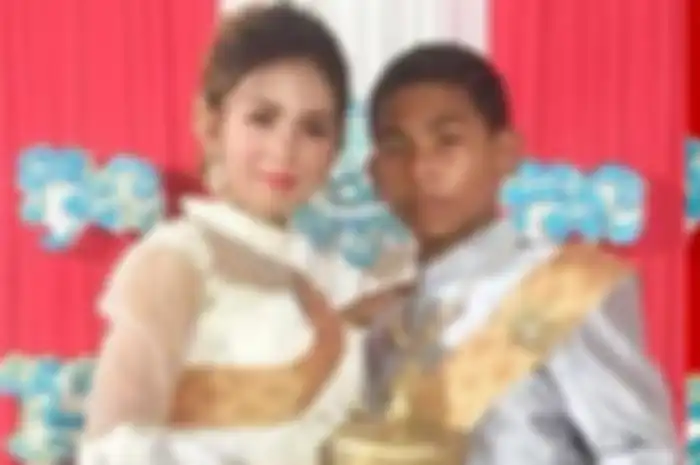 Pasangan pengatin usia 14 tahun dan 21 tahun (Facebook Mãĸ Õřñ via grid.id)