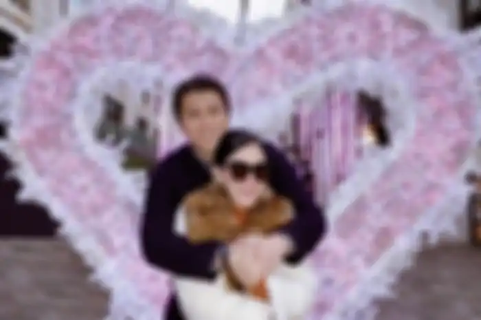 Genap satu tahun pernikahan, Syahrini tulis kalimat romantis untuk sang suami 