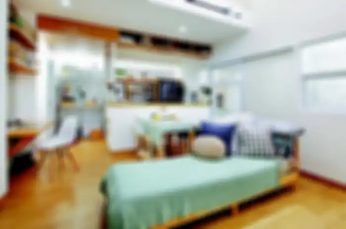 kaki ramping pada furnitur menghilangkan kesan sesak dan sumpek. 
