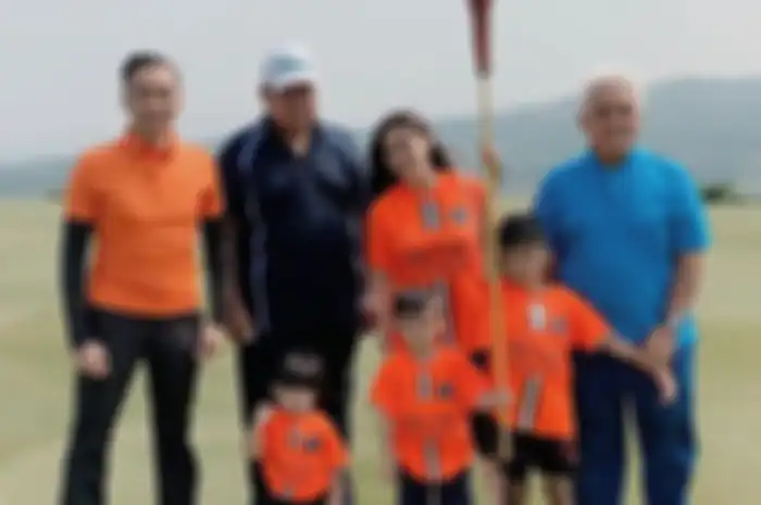 Keluarga Susilo Bambang Yudhoyono dan besannya, Hatta Rajasa.