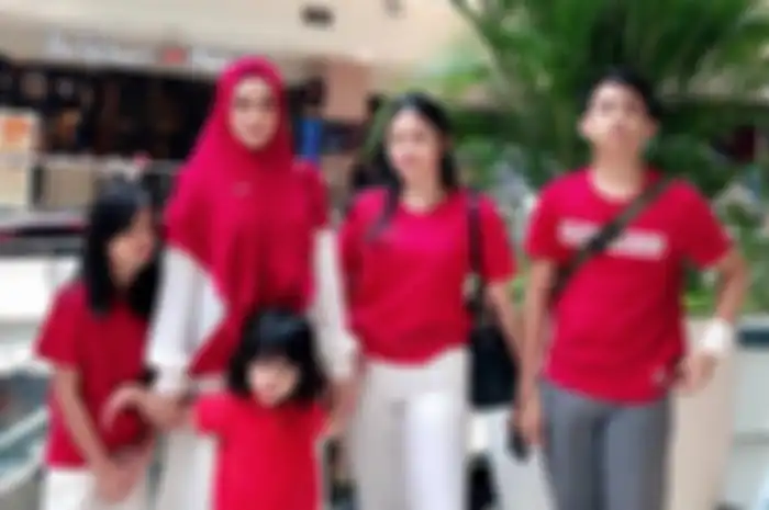 Mulan Jameela bersama anak-anaknya.