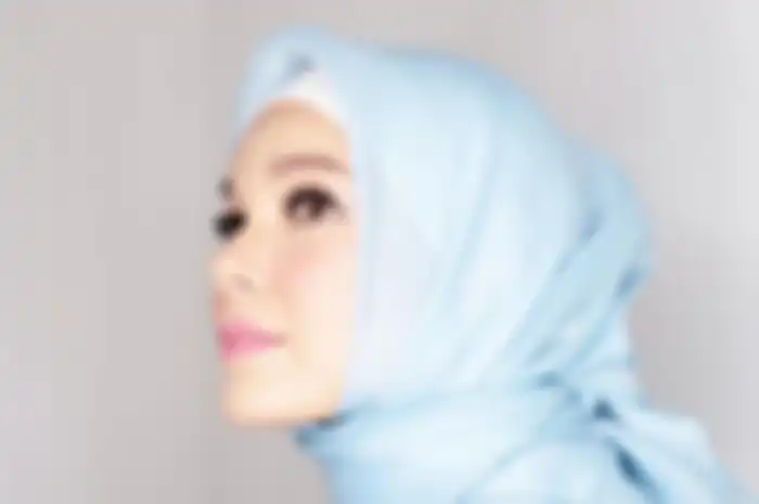Dewi Sandra ungkap kekesalannya pada oknum yang kejar konten di saat sahabatnya tengah berduka.