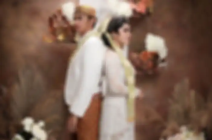 Foto Prewedding Felicya dan Caesar Hito bertemakan adat Jawa