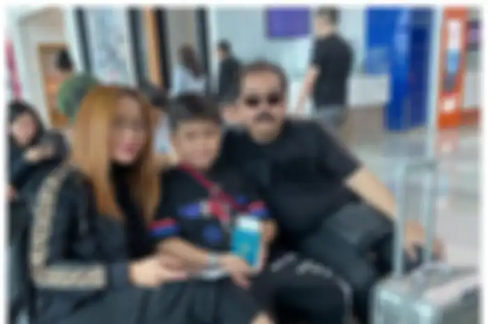 Keluarga kecil Inul Daratista.