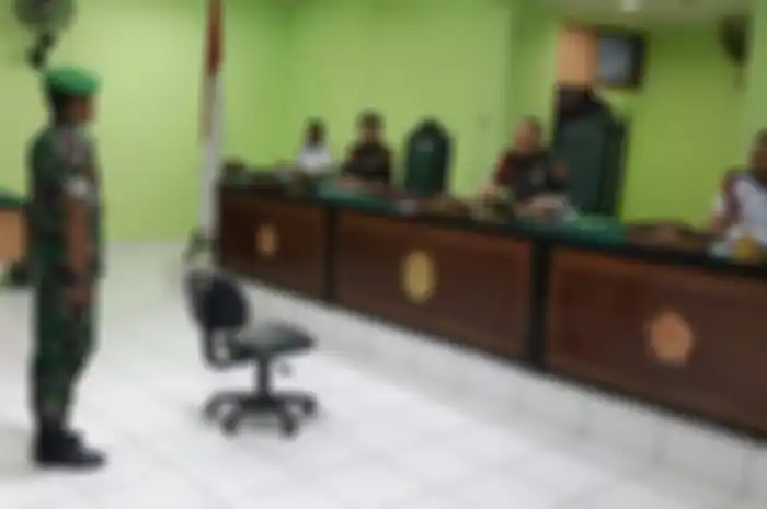 Sidang Pengadilan Militer III-19 Jayapura, dengan terdakwa Prajurit Satu Demisla Arista Tefbana, Kamis (12/3/2030). Demisla divonis seumur hidup setelah terbukti bersalah menjual senjata dan amunisi.
