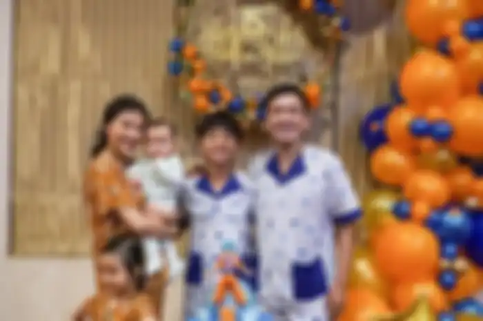 Penampilan Sarwendah yang sederhana pakai daster kembaran dengan putrinya