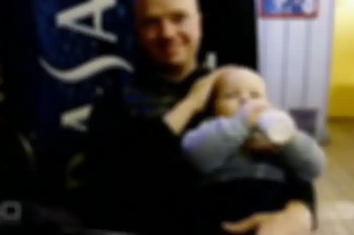 Joe donor dengan seorang anak hasil donor spermanya.