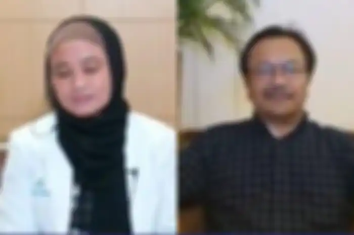 Guru Besar Virologi dan Imunologi Universitas Airlangga, Fedik Abdul Rantam (paling kiri) dan Dokter Spesialis Infeksi dan Tropik RSMMC, Erni Juwita Nelwan (tengah) 