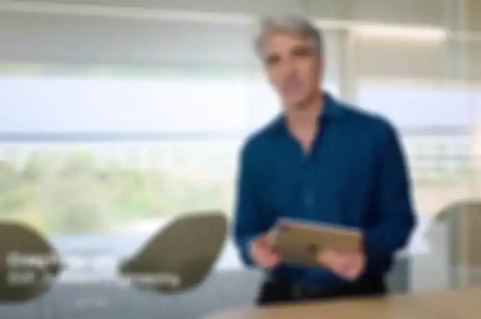 Craig Federighi sempat menjawab kemungkinan hadirnya iMessage di hp Android dapat membuat rugi Apple.