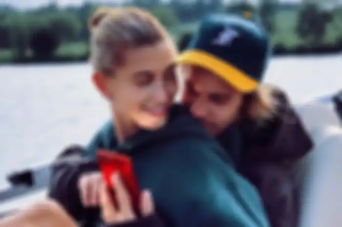 Ikut Panik karena Virus Corona, Justin Bieber Boyong Hailey Baldwin Isolasi Diri ke Kanada