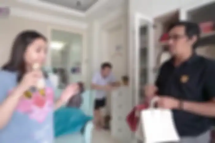 Nagita histeris raffi ahmad jual tasnya harga murah pada Andre Taulany