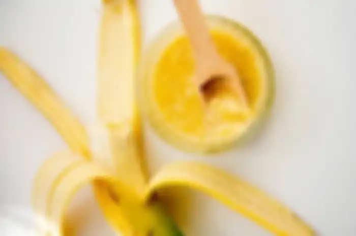 Membuat masker  dari pisang dan lemon 
