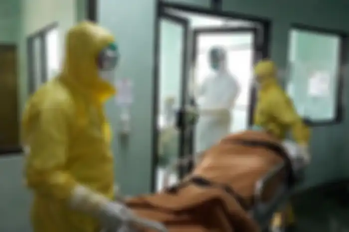 Tim medis RSUP Sanglah saat simulasi penanganan pasien virus corona, Rabu (12/2/2020)