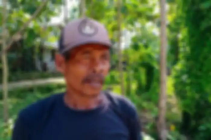 Suripto yang bertugas menggali makam untuk ibunda Jokowi Sudjiatmi Notomihardjo