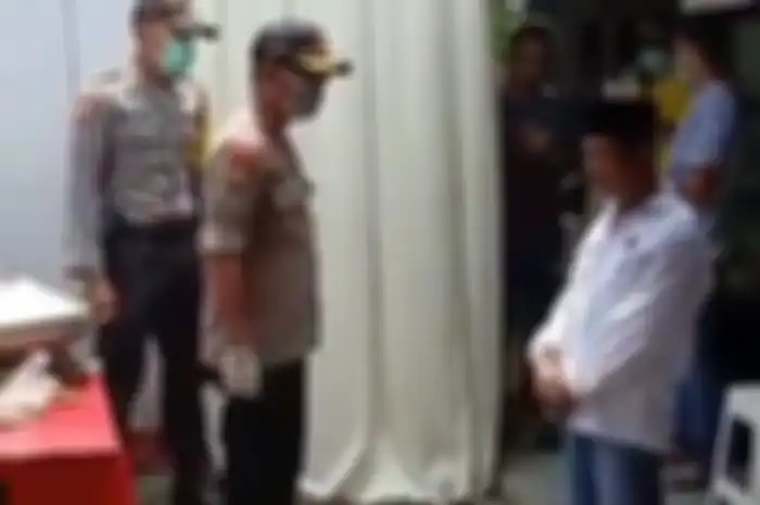 Kapolsek Kaliwates, Jember, Kompol Edy Sudarto terpaksa membubarkan acara arisan guru madrasah ibtidaiyah