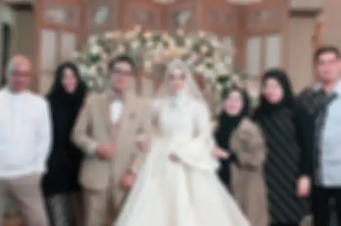 Eddies Adelia dikabarkan rujuk kembali dengan mantan suaminya, Ferry Setiawan