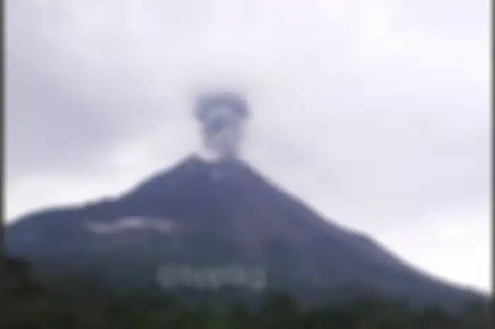 Gunung Merapi kembali mengeluarkan erupsi.