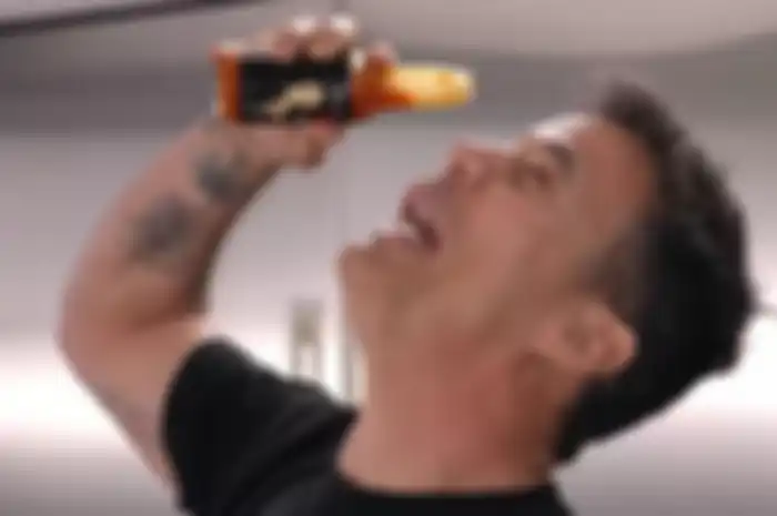 Jadi Bintang Tamu Gordon Ramsay, Steve-O Tuang Saos ke Matanya Sendiri