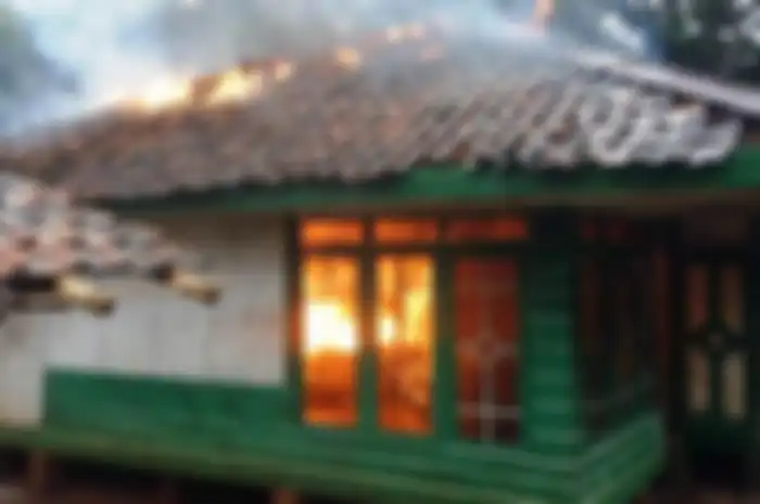 Pemuda di Cianjur ngamuk dan bakar rumah orang tuanya pada Kamis (02/04/2020)  