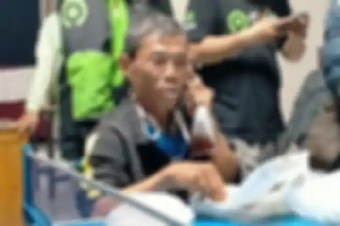 Mulyono (59) pengemudi ojol yang kena tipu penumpangnya 