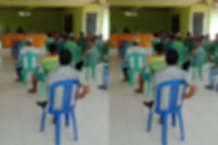 Warga yang sedang diedukasi