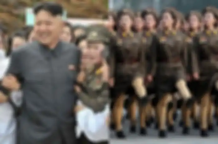 Wajah sumringa Kim Jong Un dikelilingi para perawan sebagai pemuas nafsu elite Korea Utara ditengah penderitaan rakyatnya