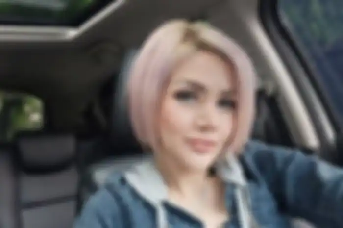 Barbie Kumalasari rombak total penampilannya demi geluti profesi pengacara