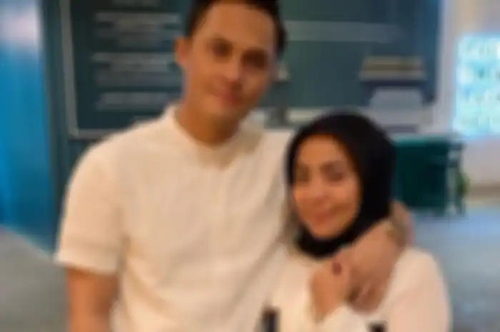 penampilan Muzdalifah berubah dratis setelah menikahi borndong 15 tahun lebih muda darinya.
