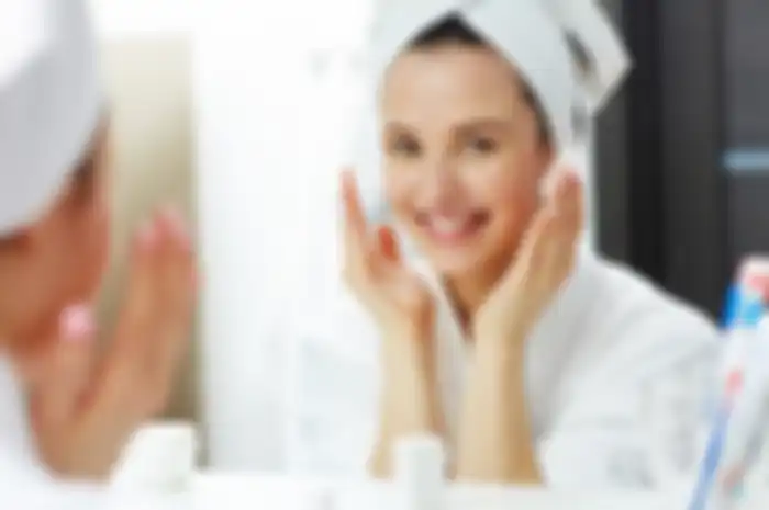 Aneka tips kecantikan, begini cara atasi kerutan di bawah mata.
