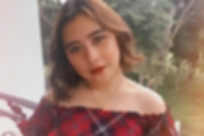 Prilly Latuconsina 
