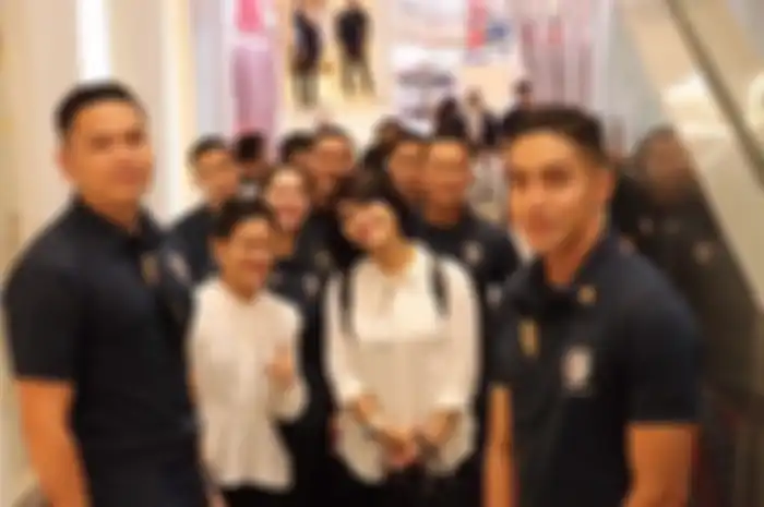Sandhyca Putrie  Ajudan Cantik Iriana Jokowi saat bertugas