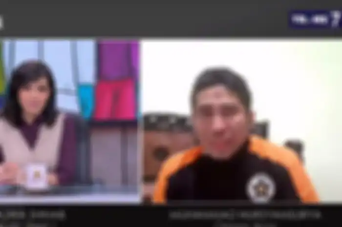 Muhammad Nursyamsurya (kanan) sambil menangis mengimbau warga untuk menaati instruksi pemerintah agar tetap berada di rumah selama pandemi Covid-19. Hal ini diungkapkan melalui tayangan Mata Najwa Trans7.