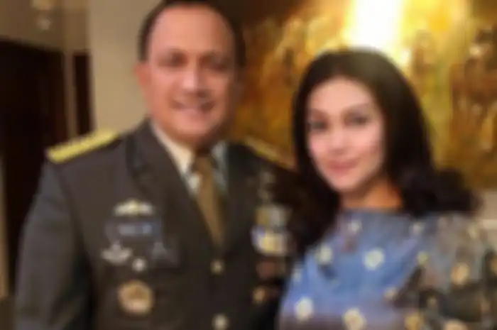 Bella Saphira dan suami