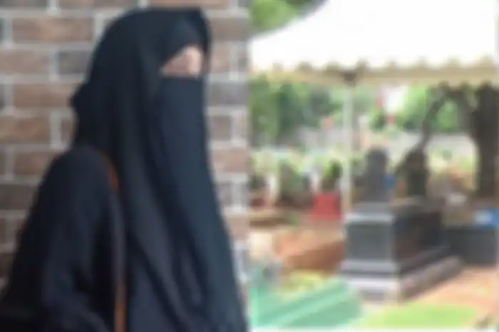 Putranya berikan pesan tersirat beri jawaban tudingan buruk yang di layangkan ke Ibundanya soal isu telantarkan makam Uje