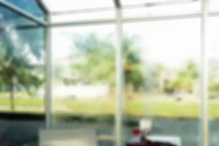 Mau Dengarkan Gemercik Air Hujan Di Dalam Rumah? Hadirkan Kaca Air Terjun!